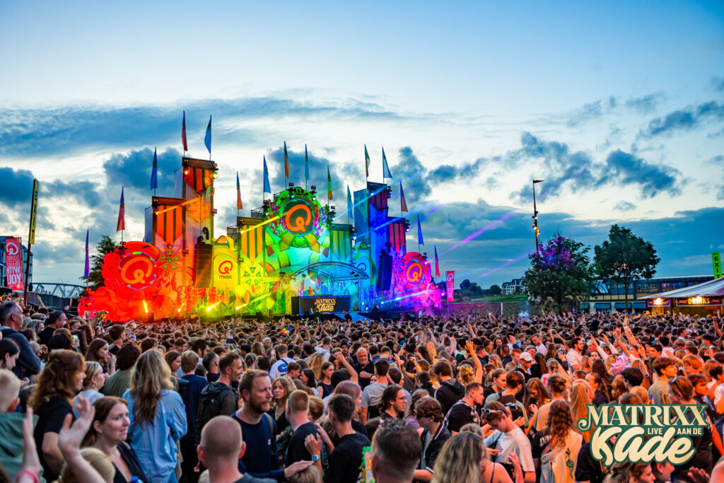 Lichtshow op het podium van Matrixx Live aan de Kade